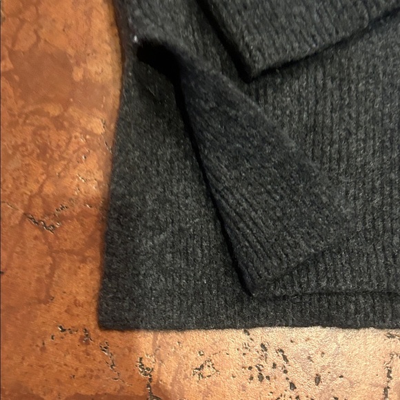 Lou & Grey Après Expert Sweater in Black and Tan - Picture 9 of 9